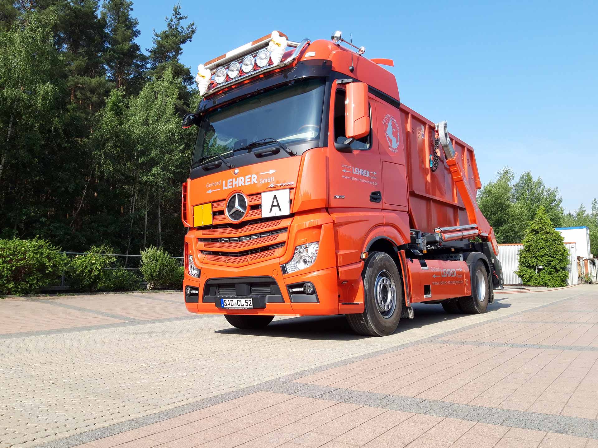 LKW mit Container